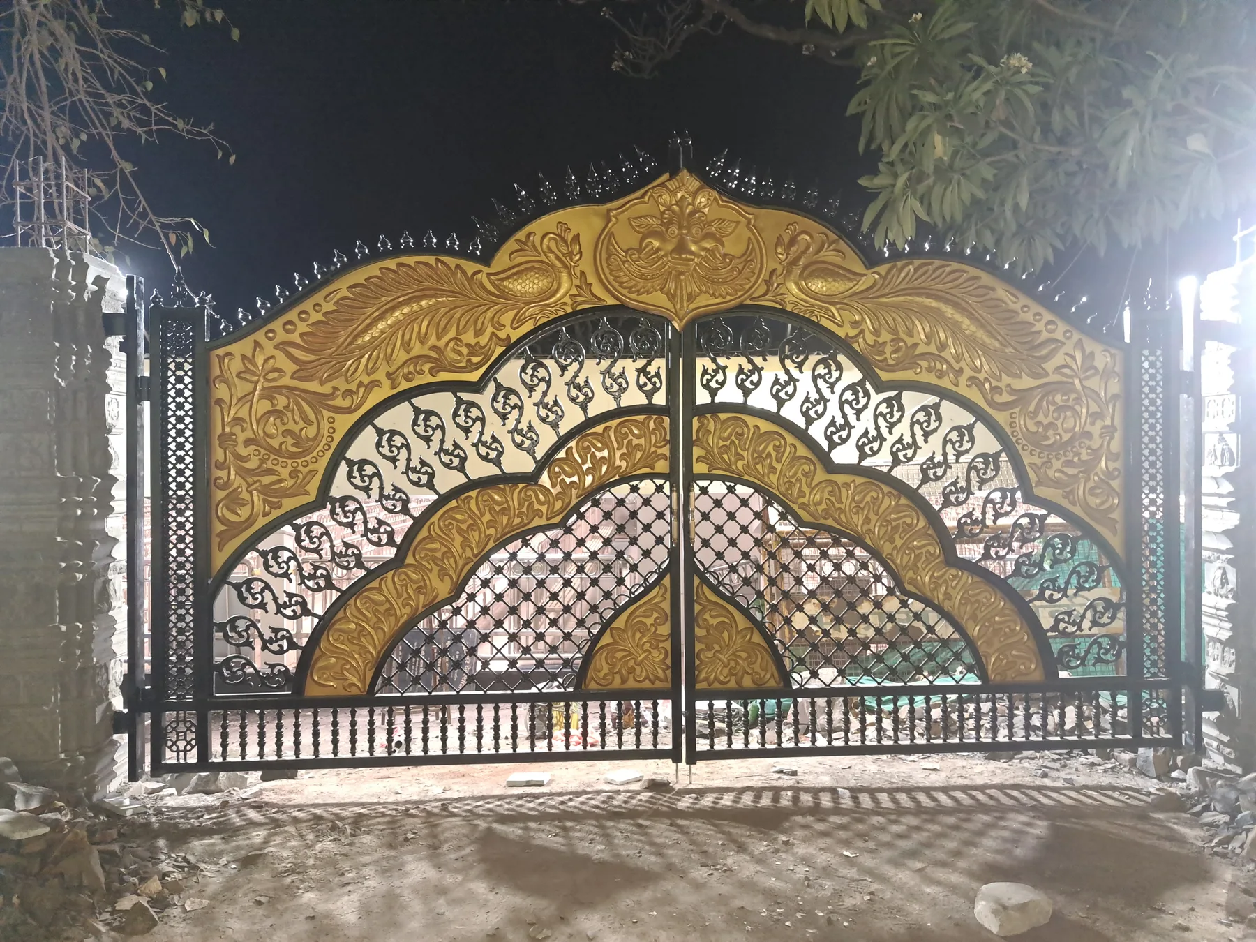 Temple roof architectural decor